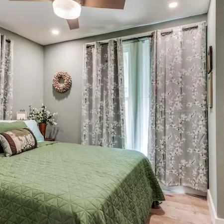 Stockyards! Less Than 3 Mins-Sleeps 8 -Gable House Fort Worth Exterior photo