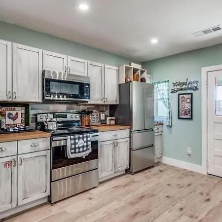 Stockyards! Less Than 3 Mins-Sleeps 8 -Gable House Fort Worth Exterior photo