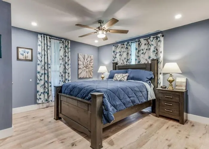 Stockyards! Less Than 3 Mins-Sleeps 8 -Gable House