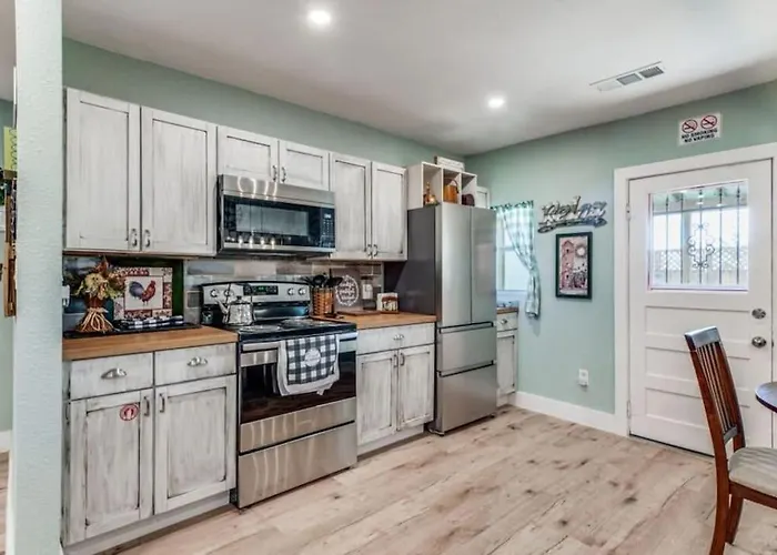 Stockyards! Less Than 3 Mins-Sleeps 8 -Gable House