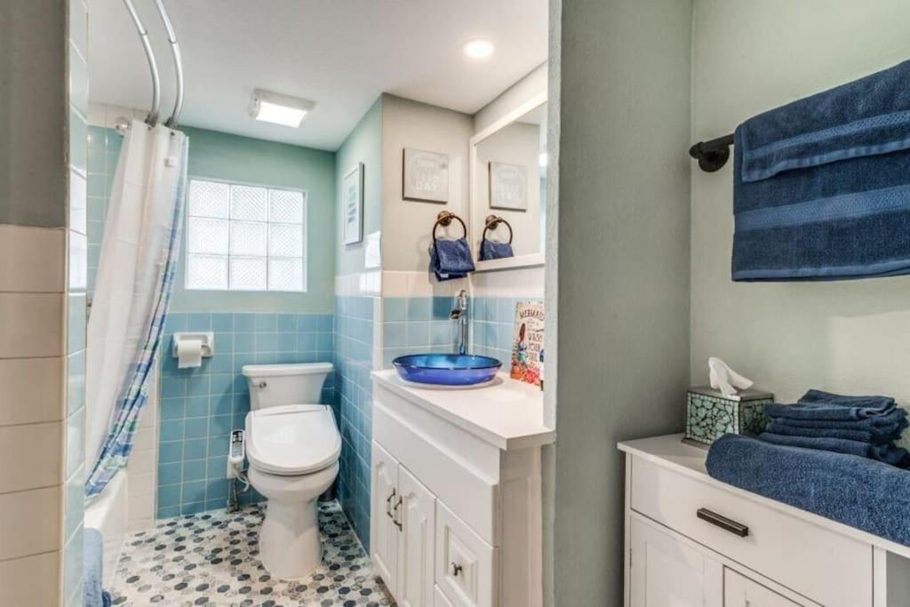 Stockyards! Less Than 3 Mins-sleeps 8 -gable House * Fort Worth
