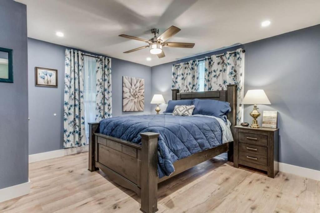 Stockyards! Less Than 3 Mins-sleeps 8 -gable House Holiday home Fort Worth