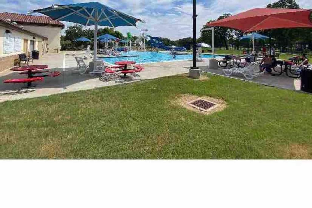 Stockyards! Less Than 3 Mins-sleeps 8 -gable House Fort Worth
