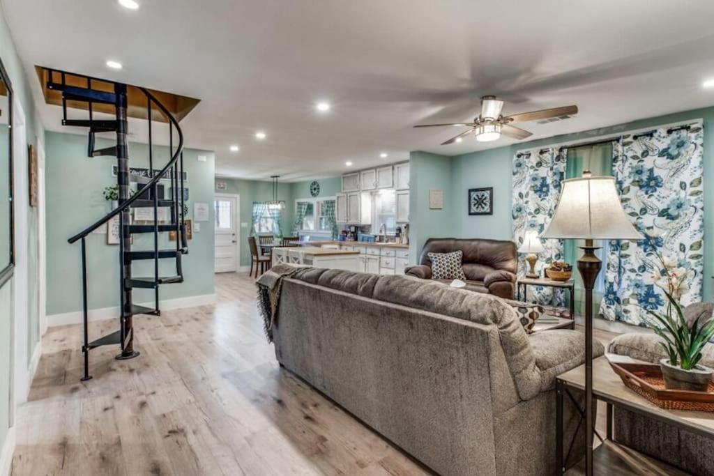 Stockyards! Less Than 3 Mins-sleeps 8 -gable House Casa vacanze